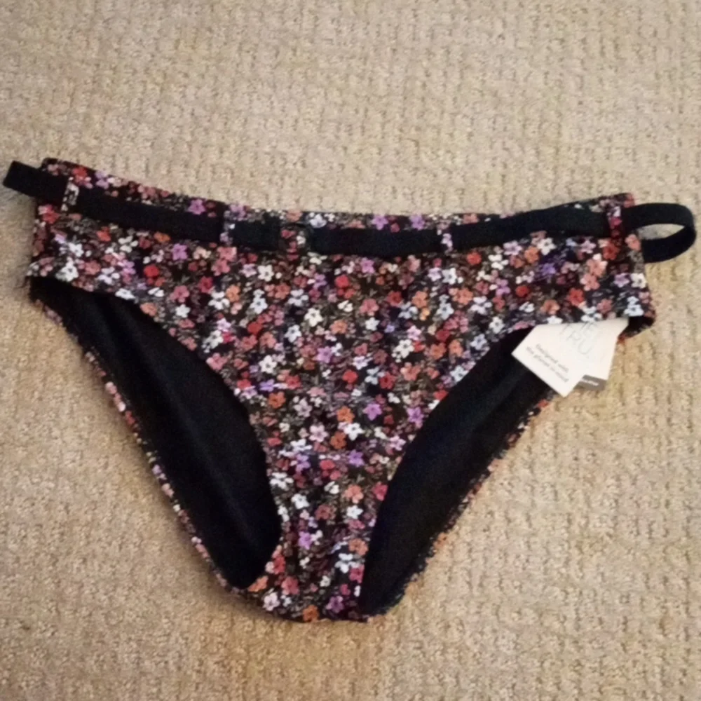Swim bottoms 👙 - Picture 1 of 5